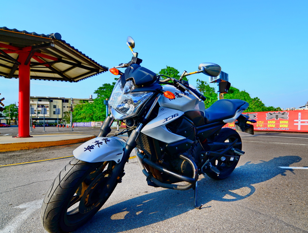YAMAHA XJ6