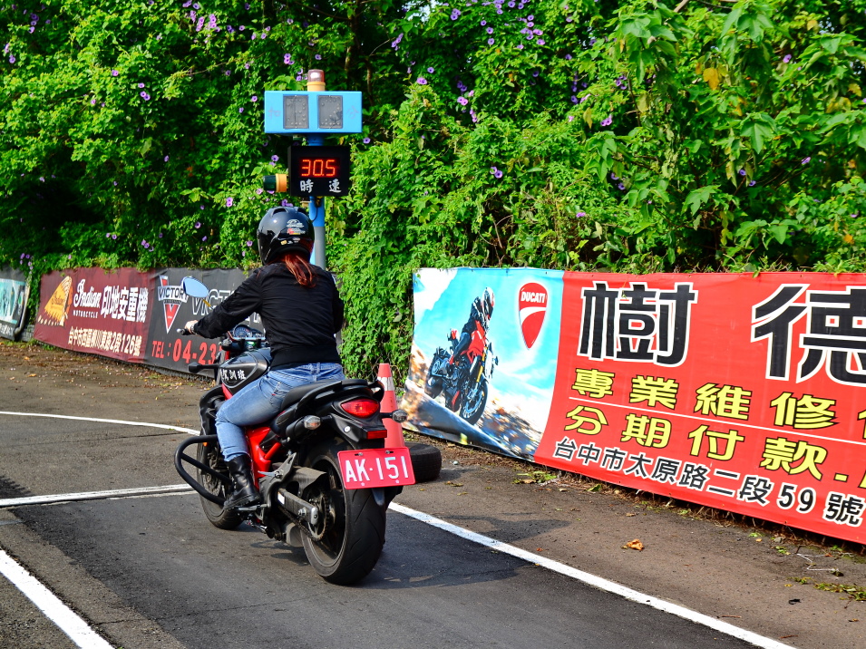 直線煞車示意 2